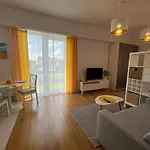 Апартаменты R House - Brand New With Patio And Garage