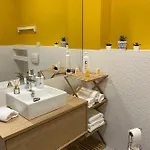 Апартаменты R House - Brand New With Patio And Garage Варшава