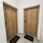 R House - Brand New With Patio And Garage Апартаменты *