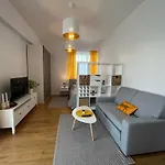 R House - Brand New With Patio And Garage *