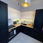 R House - Brand New With Patio And Garage *