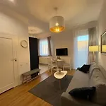 Апартаменты R House - Brand New With Patio And Garage Варшава
