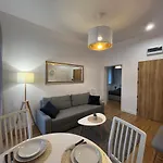 Апартаменты R House - Brand New With Patio And Garage Варшава