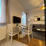 Апартаменты R House - Brand New With Patio And Garage Варшава
