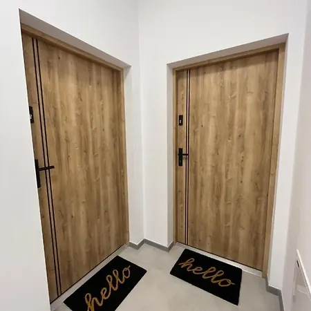 R House - Brand New With Patio And Garage Appartement *
