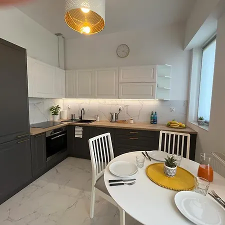 Apartamento R House - Brand New With Patio And Garage