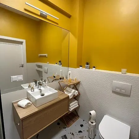 R House - Brand New With Patio And Garage