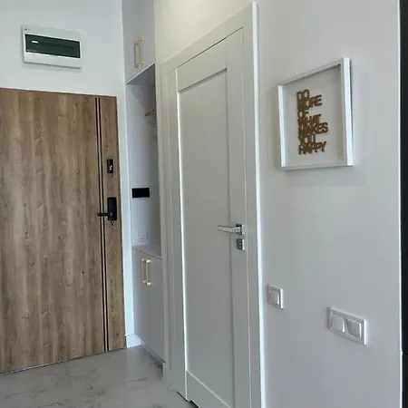 R House - Brand New With Patio And Garage Apartamento