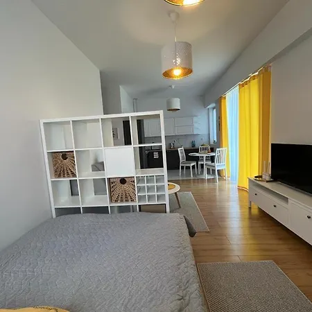 R House - Brand New With Patio And Garage *