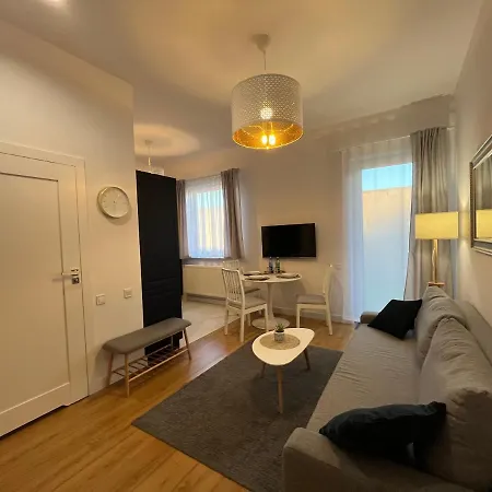 Apartment R House - Brand New With Patio And Garage Warsaw