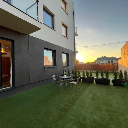 Apartment R House - Brand New With Patio And Garage