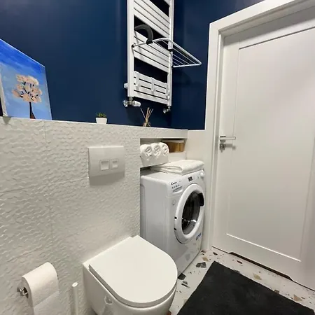 Apartmán R House - Brand New With Patio And Garage