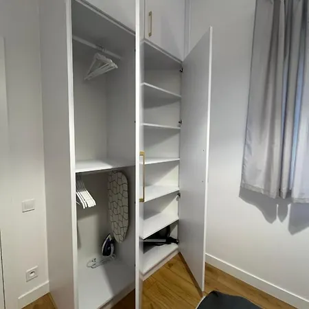 R House - Brand New With Patio And Garage *