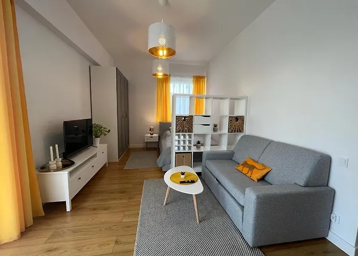 R House - Brand New With Patio And Garage *