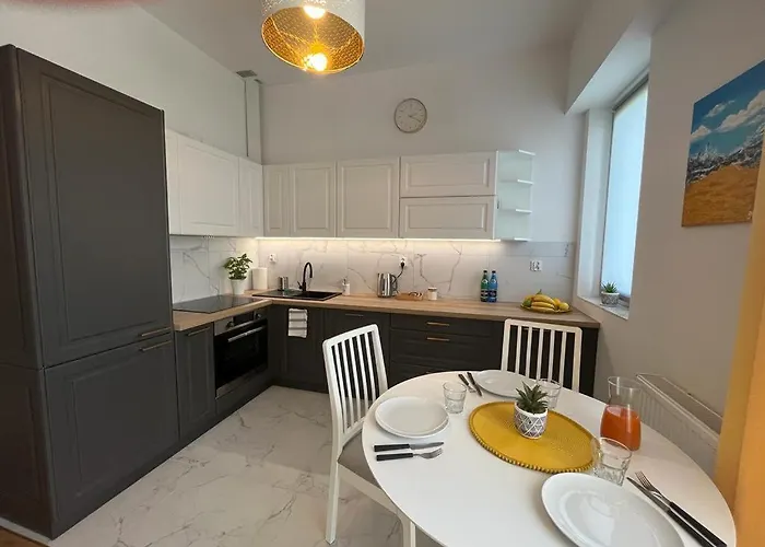 شقة R House - Brand New With Patio And Garage