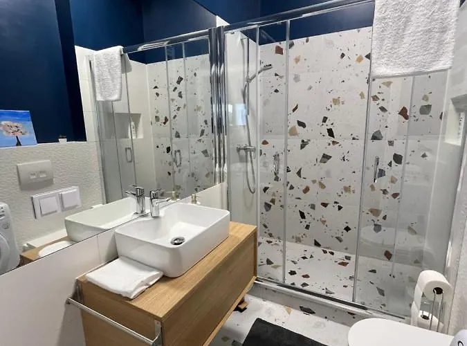 R House - Brand New With Patio And Garage وارسو