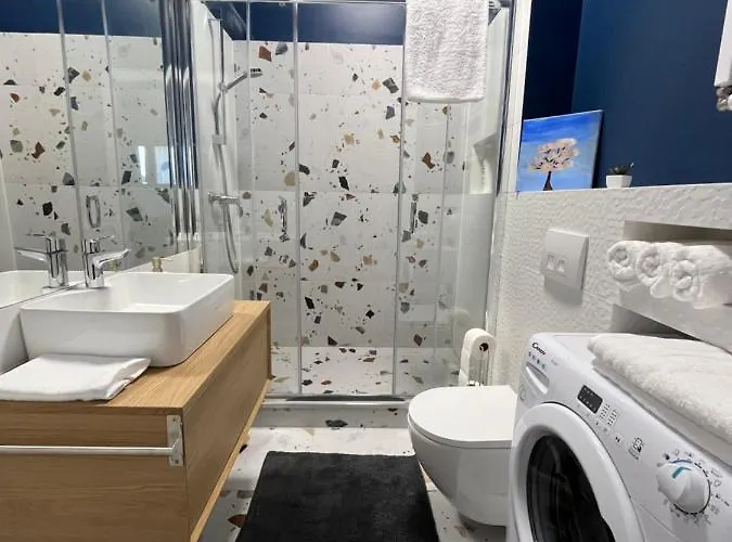 R House - Brand New With Patio And Garage وارسو