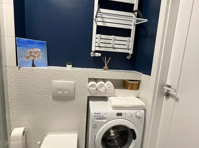 R House - Brand New With Patio And Garage شقة