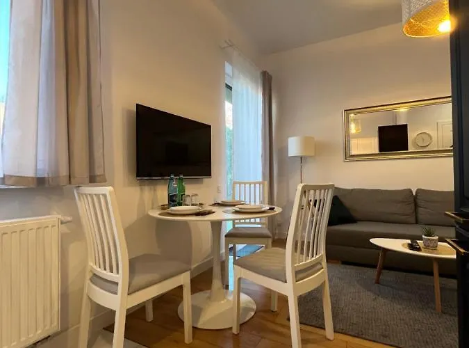 شقة R House - Brand New With Patio And Garage وارسو