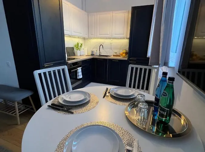 R House - Brand New With Patio And Garage * وارسو