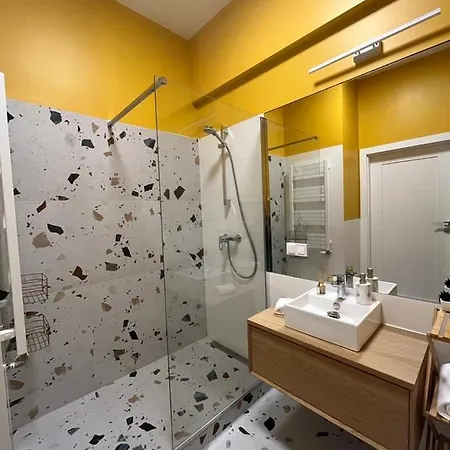 R House - Brand New With Patio And Garage Warszawa