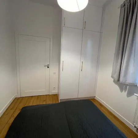 R House - Brand New With Patio And Garage Apartament