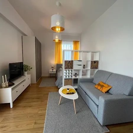 R House - Brand New With Patio And Garage *