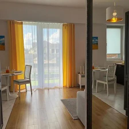 R House - Brand New With Patio And Garage *