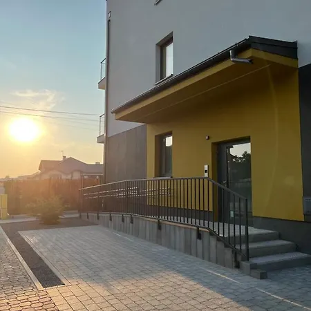 R House - Brand New With Patio And Garage Appartement *
