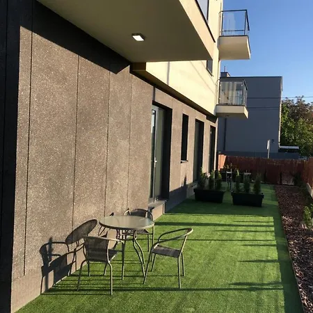 R House - Brand New With Patio And Garage