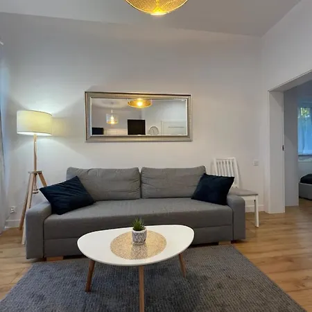 R House - Brand New With Patio And Garage *