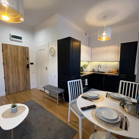 R House - Brand New With Patio And Garage Appartement *