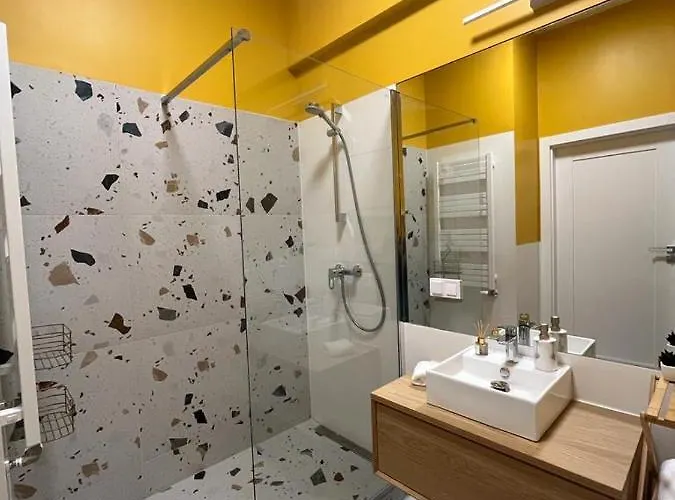 R House - Brand New With Patio And Garage Varsó