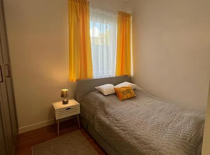 Apartman R House - Brand New With Patio And Garage