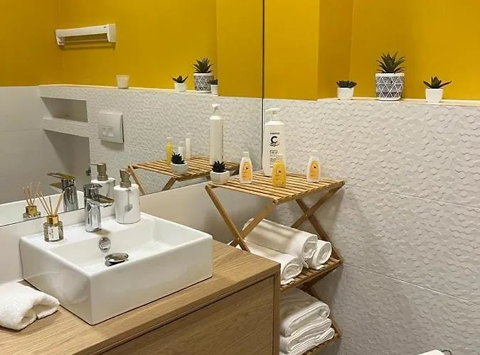 Apartman R House - Brand New With Patio And Garage Varsó