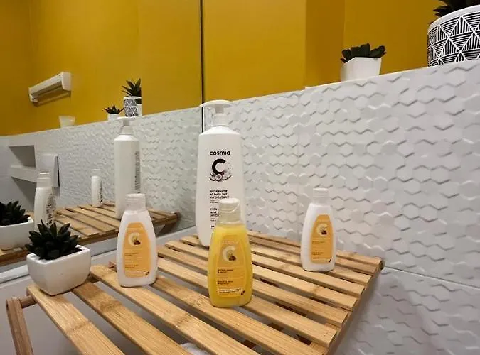 Apartman R House - Brand New With Patio And Garage *