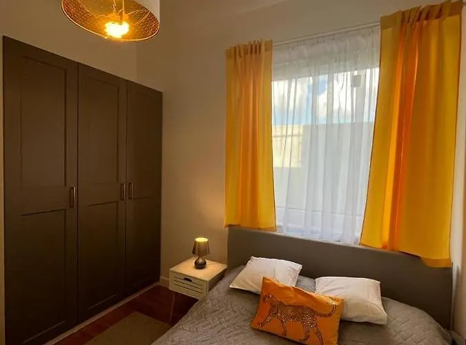 R House - Brand New With Patio And Garage * Varsó