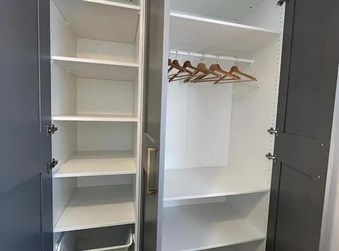 R House - Brand New With Patio And Garage Varsó