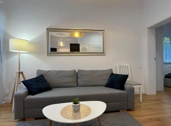 R House - Brand New With Patio And Garage *