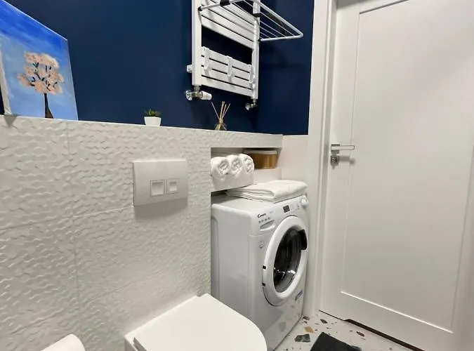 Apartman R House - Brand New With Patio And Garage