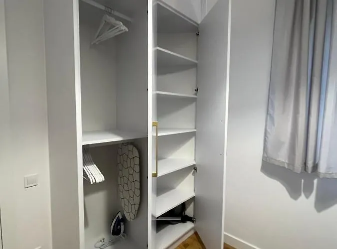 R House - Brand New With Patio And Garage *