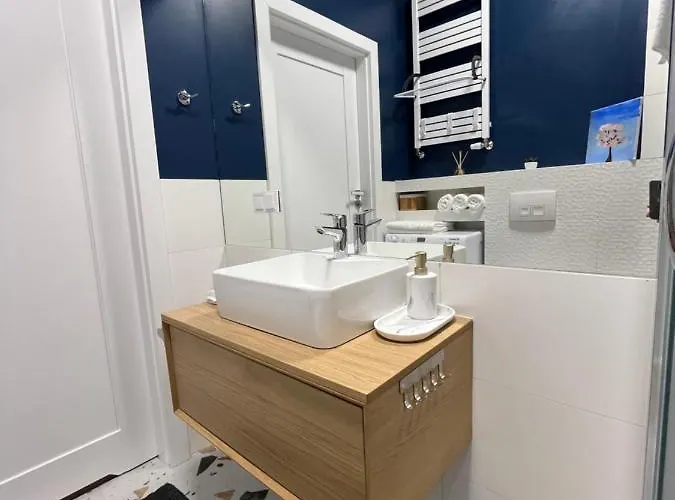 R House - Brand New With Patio And Garage Apartman *